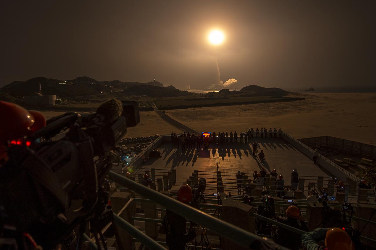 A Japanese H-IIA rocket with the NASA-Japan Aerospace Exploration Agency (JAXA), Global Precipitation Measurement (GPM) Core Observatory onboard, is seen launching from the Tanegashima Space Center, Friday, Feb. 28, 2014, Tanegashima, Japan. The GPM spacecraft will collect information that unifies data from an international network of existing and future satellites to map global rainfall and snowfall every three hours. Photo Credit: (NASA/Bill Ingalls)