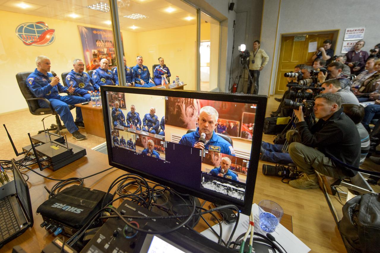 Expedition 39 flight engineer Steve Swanson of NASA is seen in quarantine, behind glass, during the final press conference be Monday, March 24, 2014, at the Cosmonaut Hotel in Baikonur, Kazakhstan. The mission to the International Space Station is set to launch March 26 from the Baikonur Cosmodrome. Photo Credit: (NASA/Bill Ingalls)