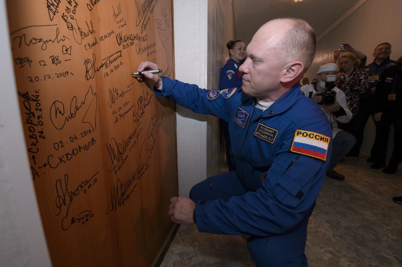 Expedition 39 Flight Engineer Oleg Artemyev of the Russian Federal Space Agency, Roscosmos, performs the traditional door signing at the Cosmonaut hotel prior to departing the hotel for launch in a Soyuz rocket with fellow crew mates, Soyuz Commander Alexander Skvortsov of Roscosmos, and Flight Engineer Steve Swanson of NASA, Tuesday, March 25, 2014, in Baikonur, Kazakhstan. Artemyev, Skvortsov, and Swanson will launch in their Soyuz TMA-12M spacecraft to the International Space Station to begin a six-month mission. Photo Credit (NASA/Joel Kowsky)
