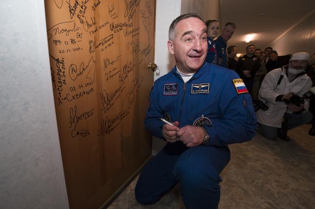 NASA image: Expedition 39 Door Signing