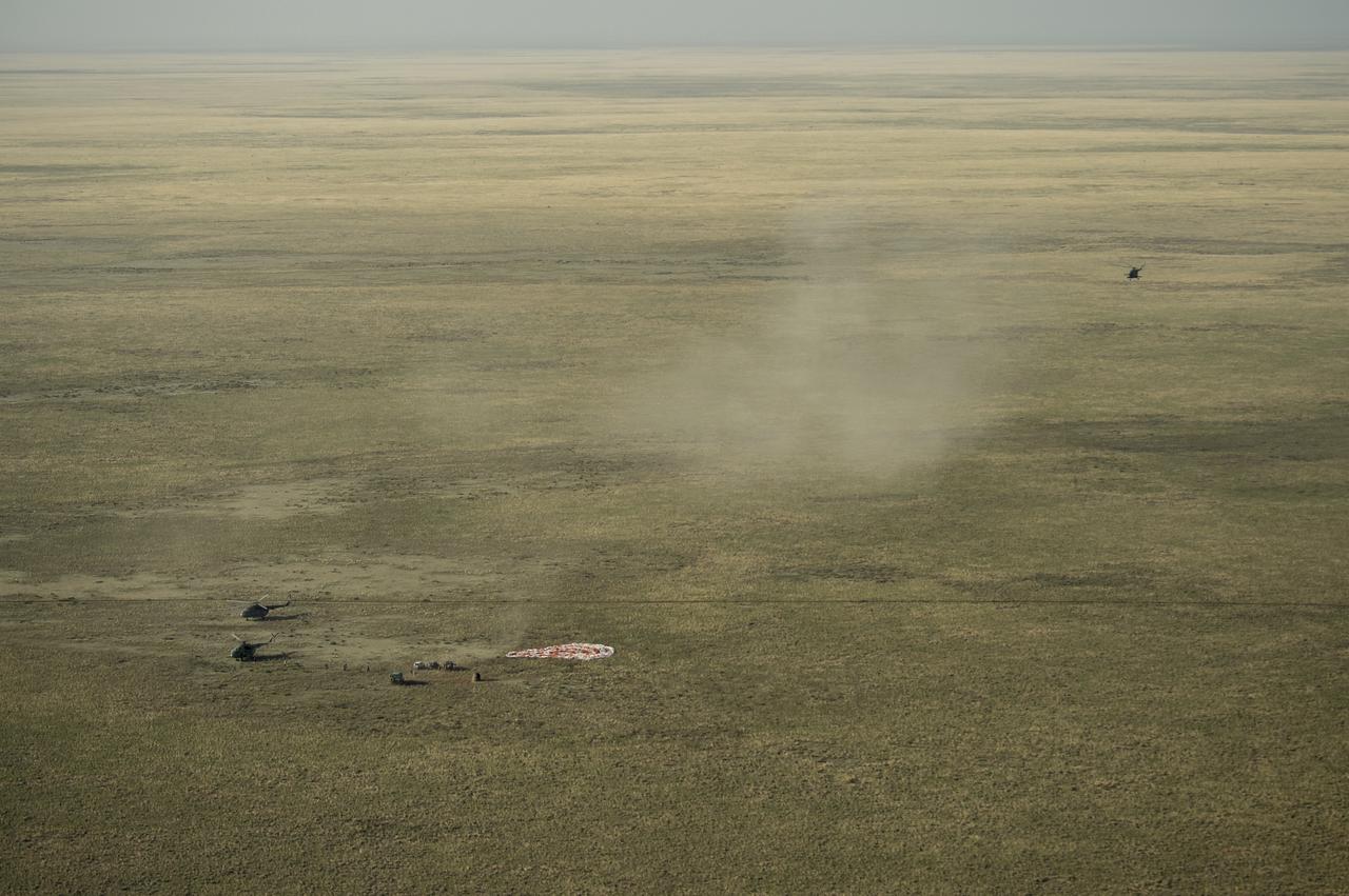 Support personnel race to the landing site as the Soyuz TMA-11M spacecraft lands with Expedition 39 Commander Koichi Wakata of the Japan Aerospace Exploration Agency (JAXA), Soyuz Commander Mikhail Tyurin of Roscosmos, and Flight Engineer Rick Mastracchio of NASA near the town of Zhezkazgan, Kazakhstan on Wednesday, May 14, 2014. Wakata, Tyurin and Mastracchio returned to Earth after more than six months onboard the International Space Station where they served as members of the Expedition 38 and 39 crews. Photo Credit: (NASA/Bill Ingalls)