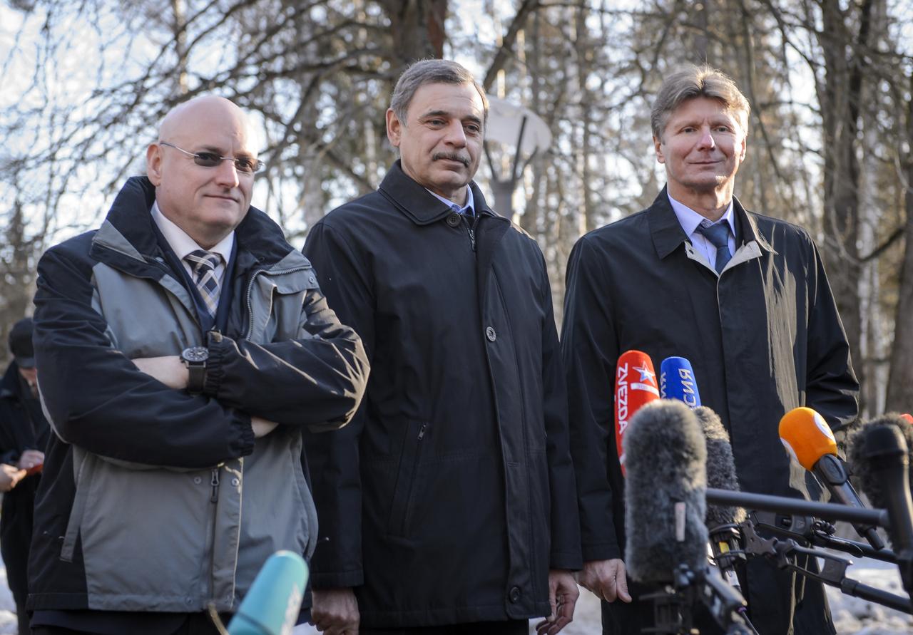 The Expedition 43 crew; NASA Astronaut Scott Kelly, left, Russian Cosmonaut Mikhail Kornienko of the Russian Federal Space Agency (Roscosmos), center, and Russian Cosmonaut Gennady Padalka of Roscosmos, talk to press prior to departing the Gagarin Cosmonaut Training Center (GCTC) in Star City, Russia for Baikonur, Kazakhstan, Saturday, March 14, 2015. The trio is preparing for launch to the International Space Station in their Soyuz TMA-16M spacecraft from the Baikonur Cosmodrome in Kazakhstan March 28, Kazakh time. As the one-year crew, Kelly and Kornienko will return to Earth on Soyuz TMA-18M in March 2016. Photo Credit: (NASA/Bill Ingalls)