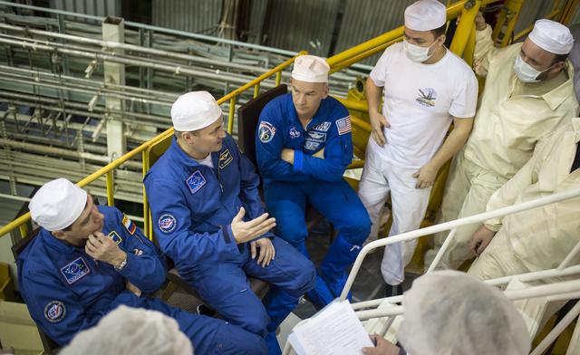 Expedition 43 Soyuz Check