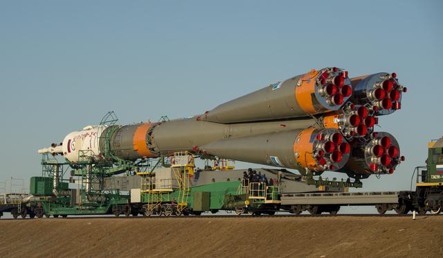 Expedition 43 Soyuz Rollout