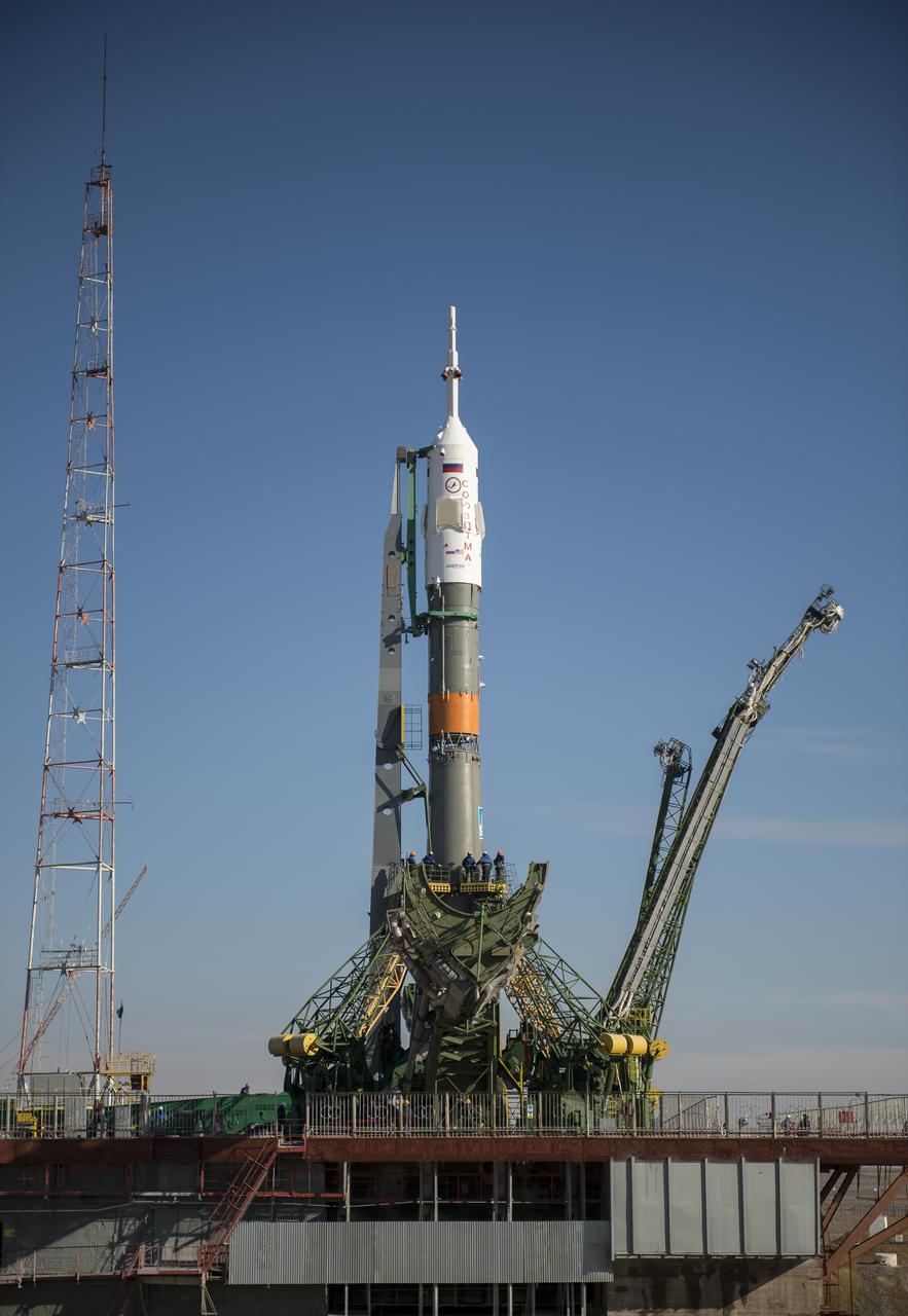 Expedition 43 Soyuz Rollout