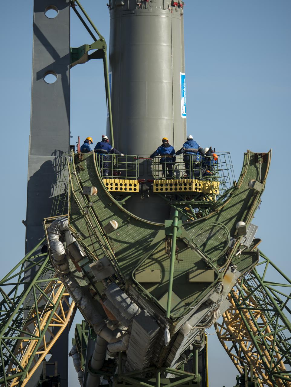 Expedition 43 Soyuz Rollout