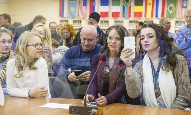 NASA image: Expedition 43 Preflight