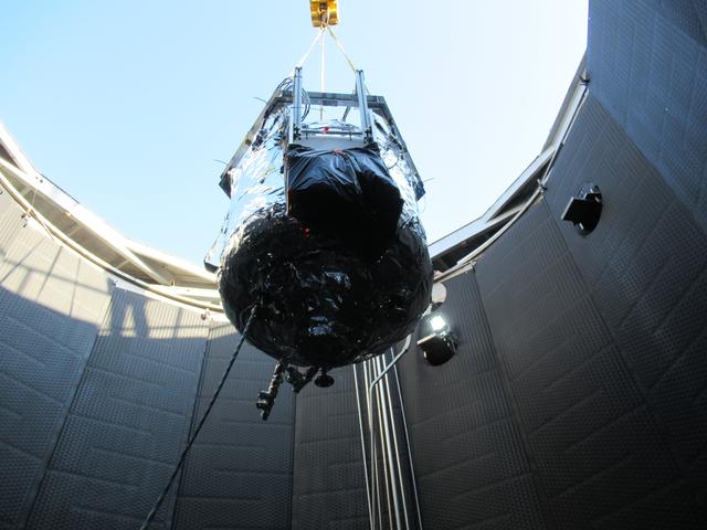 NASA image: NASA Marshall Tests Innovative Technique for Super Cold Fuel Storage