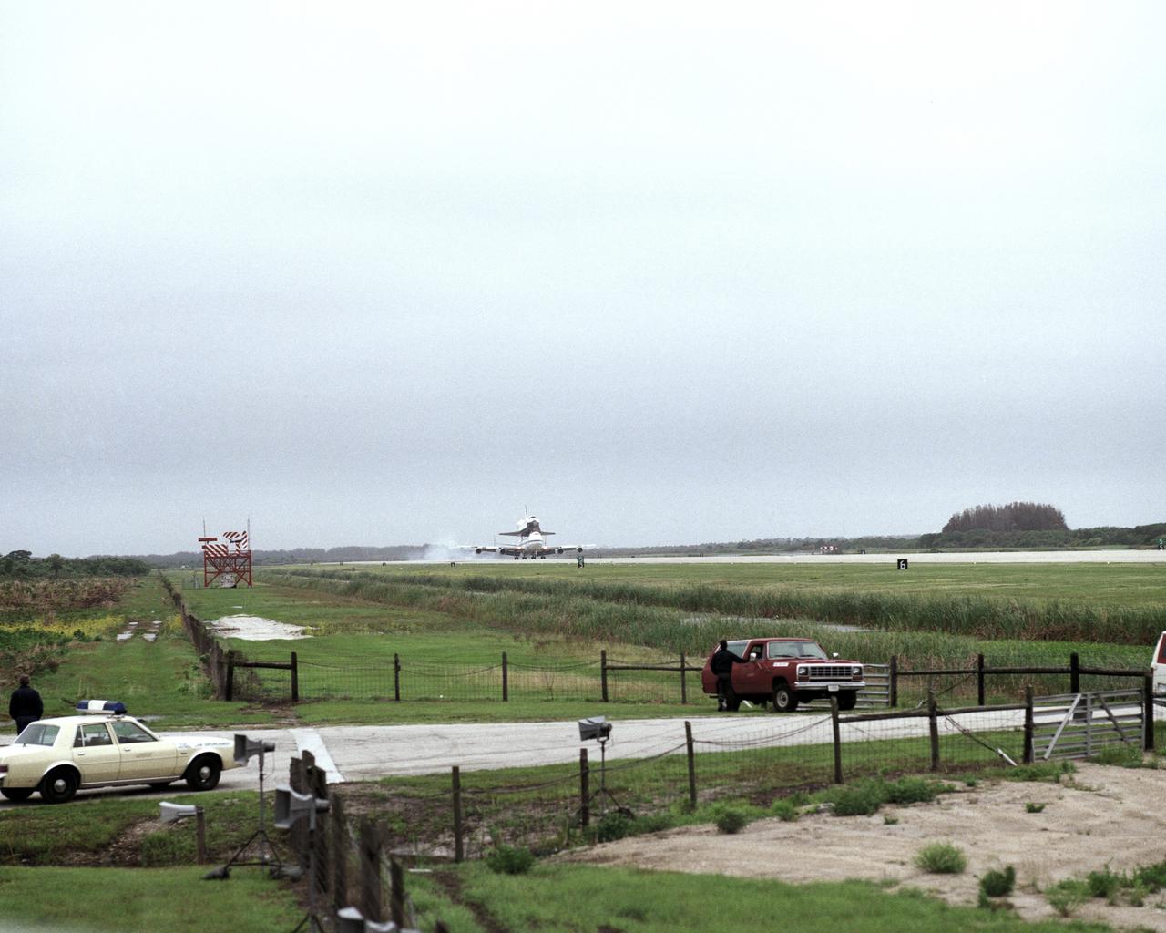 Orbiter Atlantis arrival at SLF.