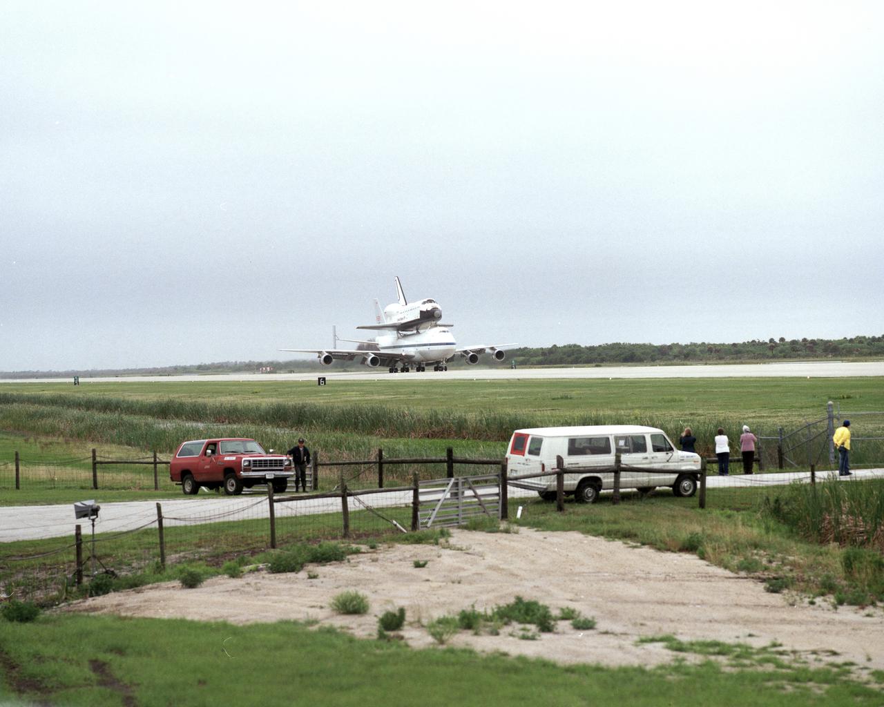 Orbiter Atlantis arrival at SLF.