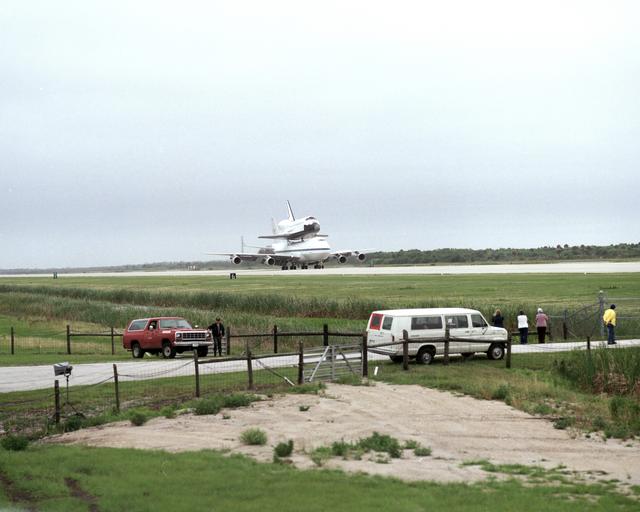 NASA image: Orbiter Atlantis arrival at SLF.