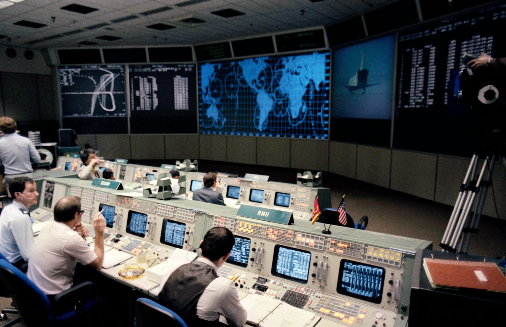 Mission Operations Control Room at Johnson Space Center during STS-41C