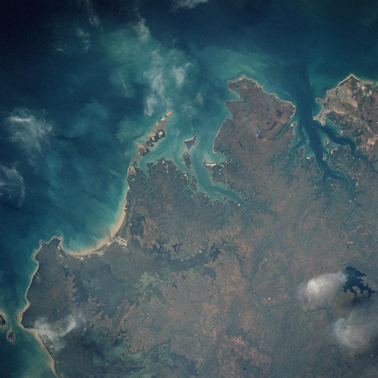 41C-34-1417 (6-13 April 1984) --- Darwin and Fog Bay, Australia are featured in this 70mm frame photographed from mission 41C's 42nd orbit of the Space Shuttle Challenger in April of 1984.  Center-point coordinates are 12.5 degrees south latitude and 130.5 degrees east longitude.