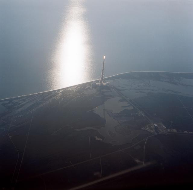 NASA image: View of the launch of  Discovery 41-D mission