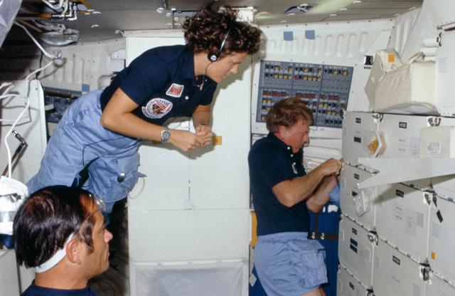 NASA image: 41G crew activities