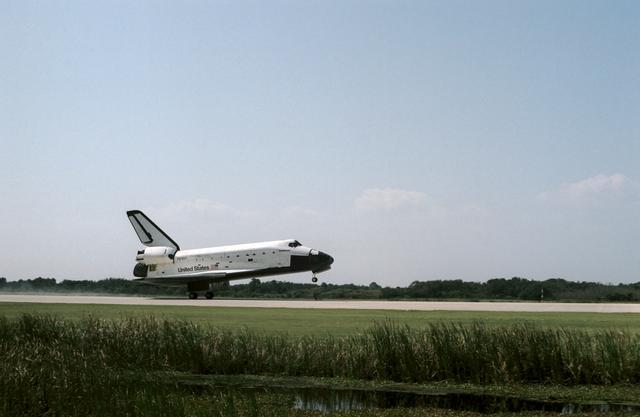 NASA image: Space Shuttle Challenger landing at Kennedy Space Center at end of STS 41-G