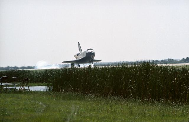 NASA image: Space Shuttle Challenger landing at Kennedy Space Center at end of STS 41-G