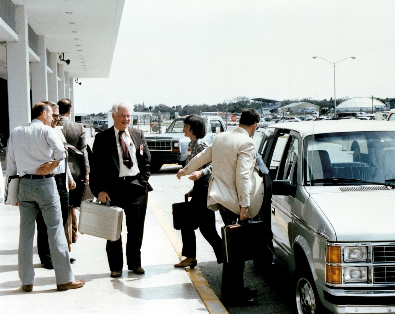 51L-10166 (4 March 1986) --- Members of the Presidential Commission on the space shuttle Challenger accident arrive at the Launch Control Center at Kennedy Space Center (KSC). Commission members present are Robert Hotz (center) and Dr. Sally Ride. Others pictured are John Chase, staff assistant to the Commission (far right) and from left to right: Bob Sieck, Director of Shuttle operations; Jack Martin and John Fabian.