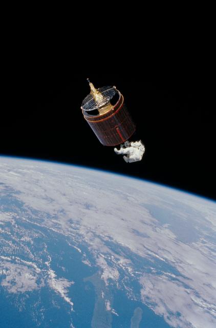 NASA image: Astronat Dale Gardner achieves hard dock with Westar VI satellite