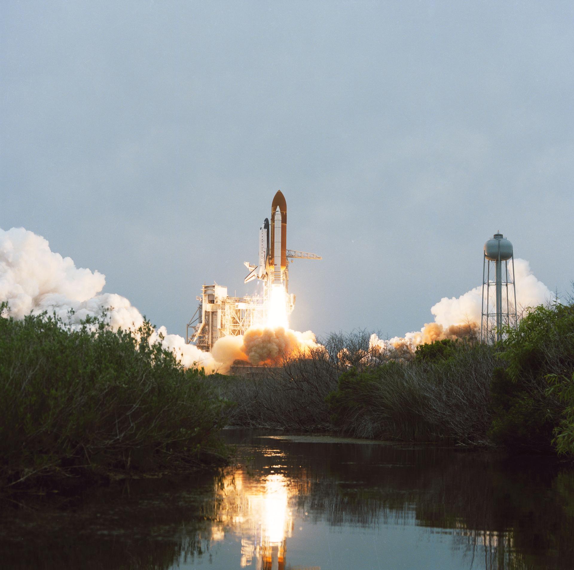 Spache Shuttle Discovery lifts off from the launch pad at Kennedy Space Center