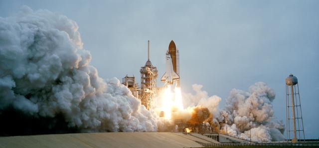 NASA image: View of the shuttle Discovery STS 51-D launch