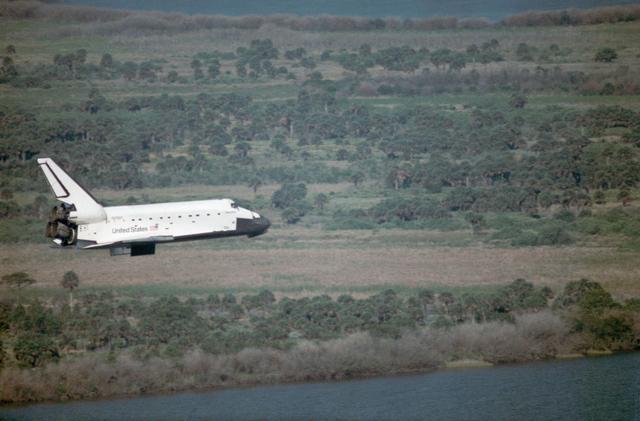 NASA image: Landing of the Shuttle Discovery at the end of the STS 51-D mission