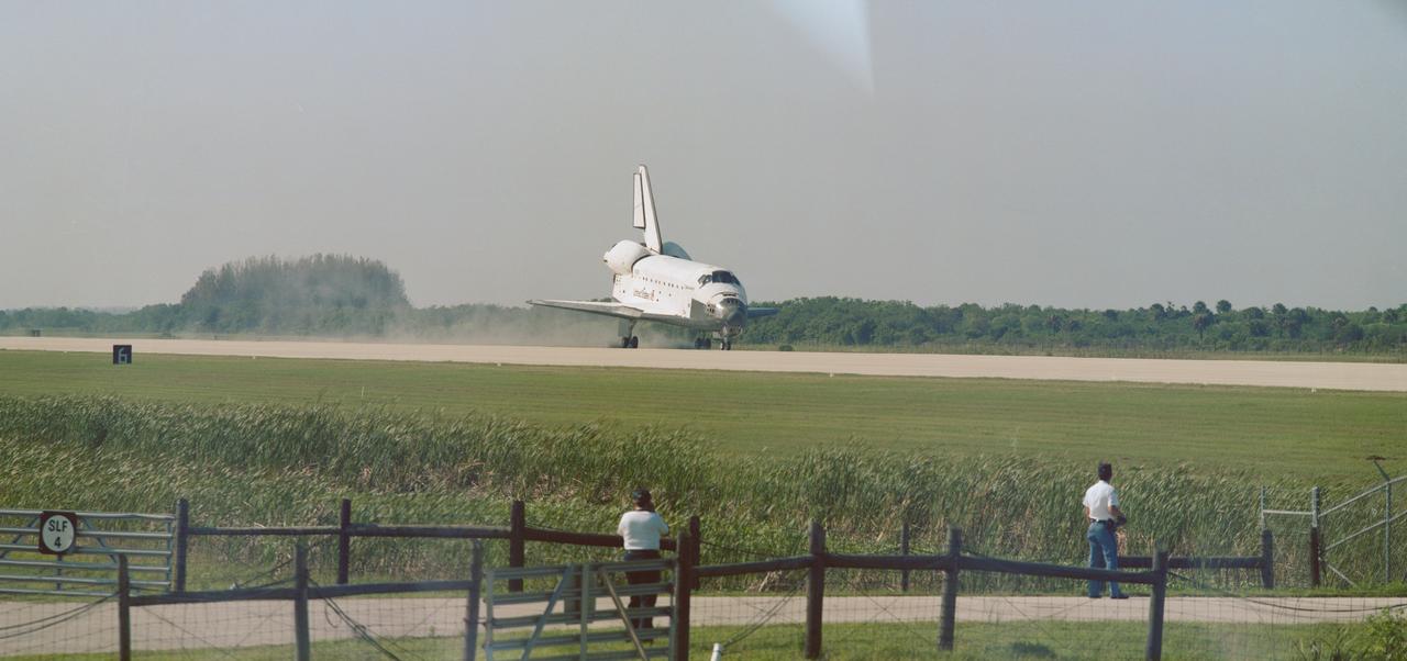 51D-9108 (19 April 1985) --- After a week in space the Space Shuttle Discovery completes Mission 51-D near the point where the flight began on April 12.  Inside are seven crewmembers, who because of some unforeseen events on the flight, spent two addtionial days than called for in the original flight plan.  Landing occurred at 8:54:29 a.m. (EST), April 19, 1985.