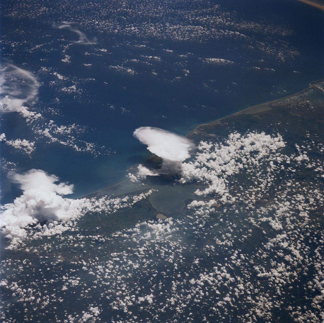 51F-37-076 (29 July-6 Aug 1985) --- The Houston, Texas, area is seen in a southlooking view. Galveston Bay is at the center. A very large cumulonimbus cloud is over the Texas City area.