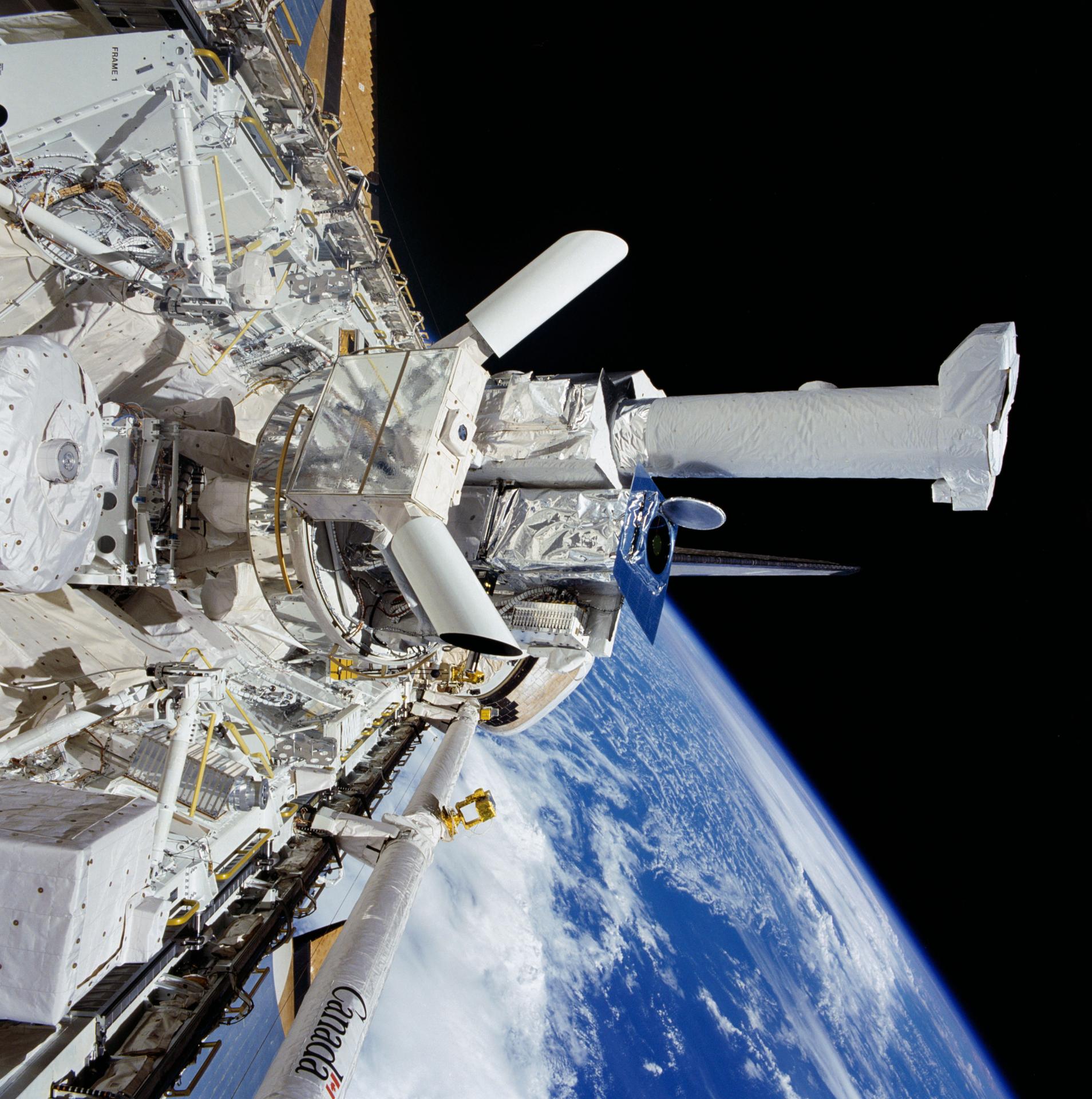 The solar optical universal polarimeter (SOUP) experiment is visible among the cluster of Spacelab 2 hardware in the cargo bay of the Earth-orbiting Space Shuttle Challenger.