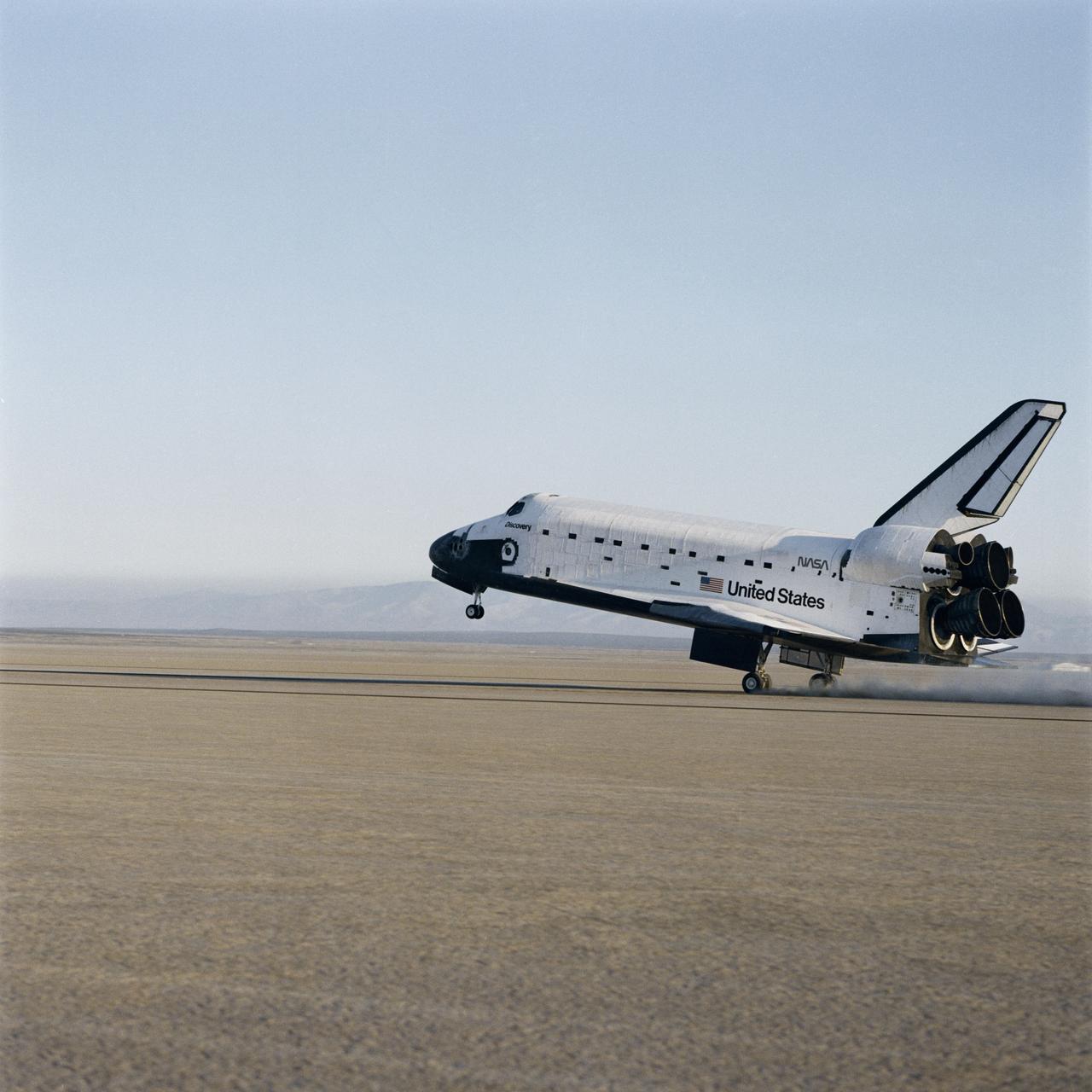 51G-S-224 (24 June 1985) --- Discovery, with its seven-member 51-G crew aboard, touches down on a dry lakebed at Edwards Air Force Base in California. Landing was noted at 6:11:53 a.m. (PDT), June 24, 1985.