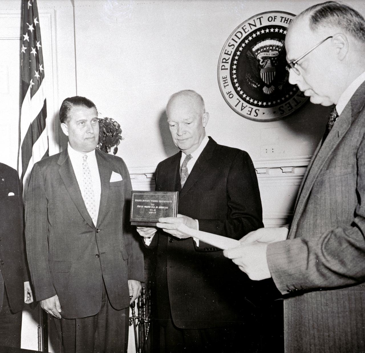 Dr. von Braun received a federal civilian service award from President Dwight Eisenhower on January 21, 1959.