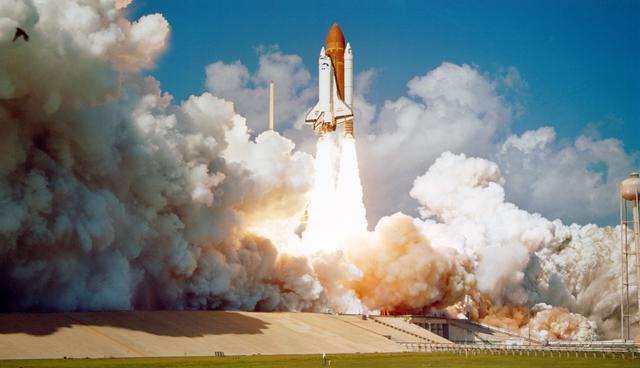 NASA image: Launch of the shuttle Challenger begining of the STS 61-A mission