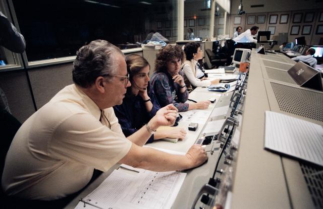 NASA image: School teachers McAulliffe and Morgan in mission control for STS 61-A