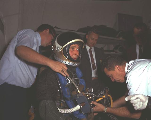 Dr. Wernher von Braun, Marshall Space Flight Center (MSFC) Director, was suited with a space suit and diving equipment at MSFC Neutral buoyancy Simulator (NBS).
