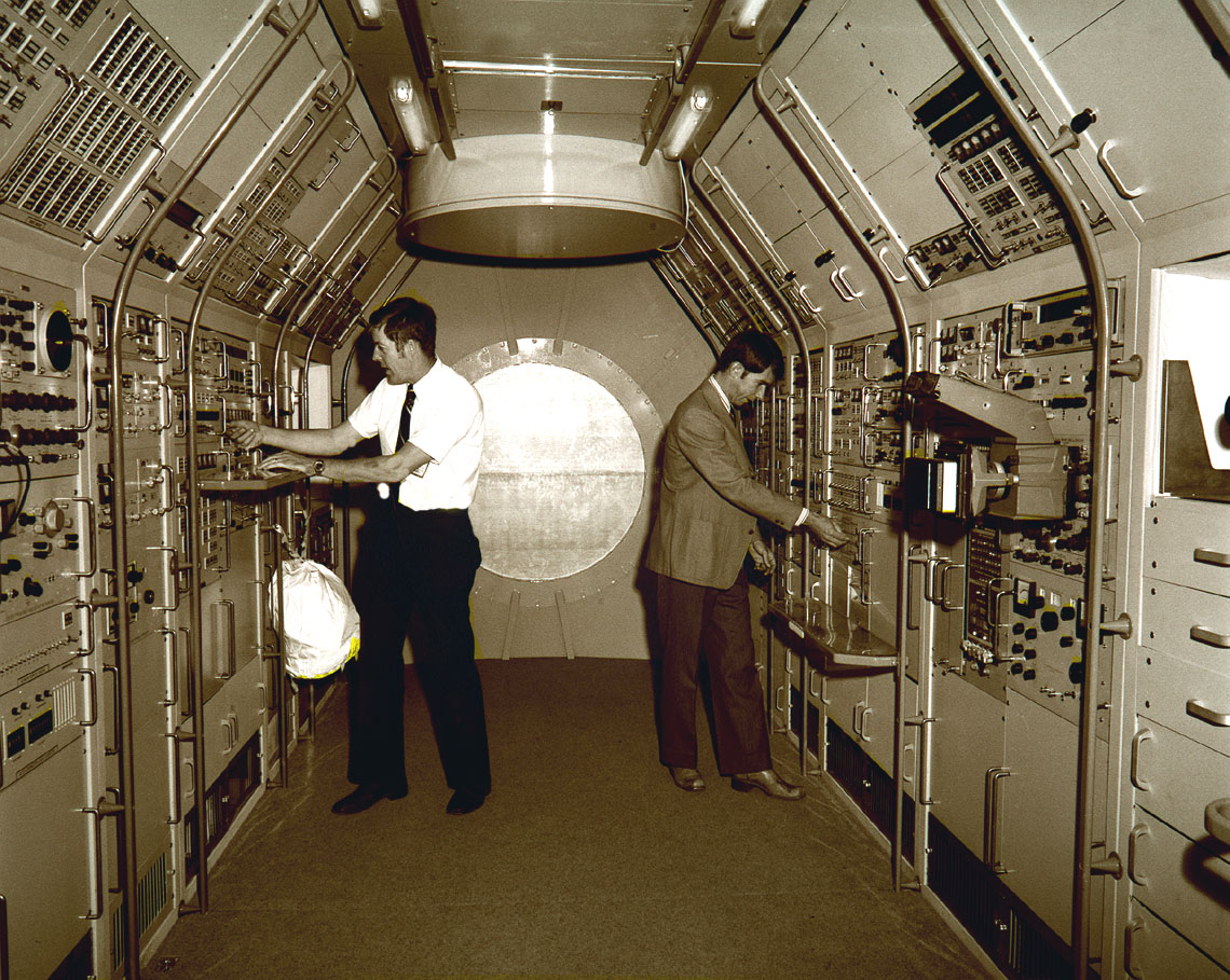 Joe Kerwin and Bill Lenoir in the Spacelab mockup