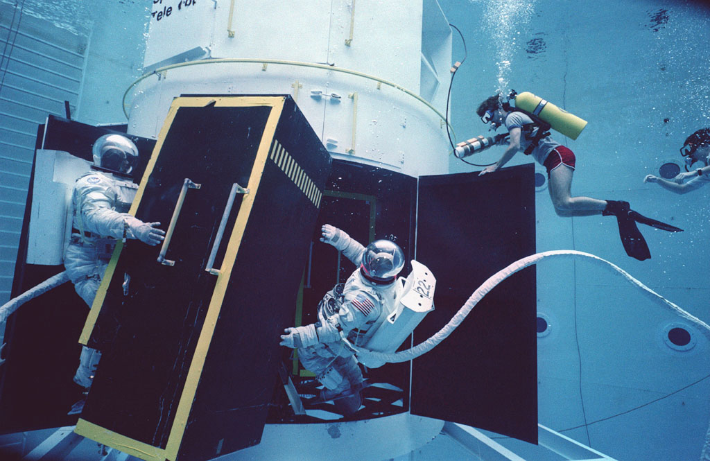 Two astronauts in the Neutral Buoyancy Laboratory