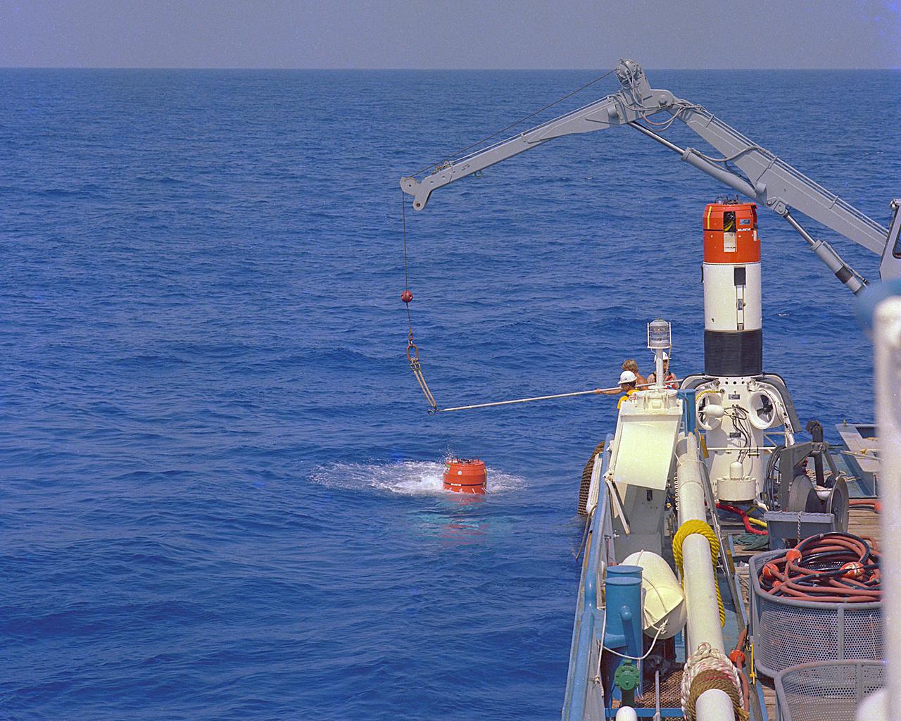 KENNEDY SPACE CENTER, FLA. - Shuttle SRB retrieval acceptance test at sea.