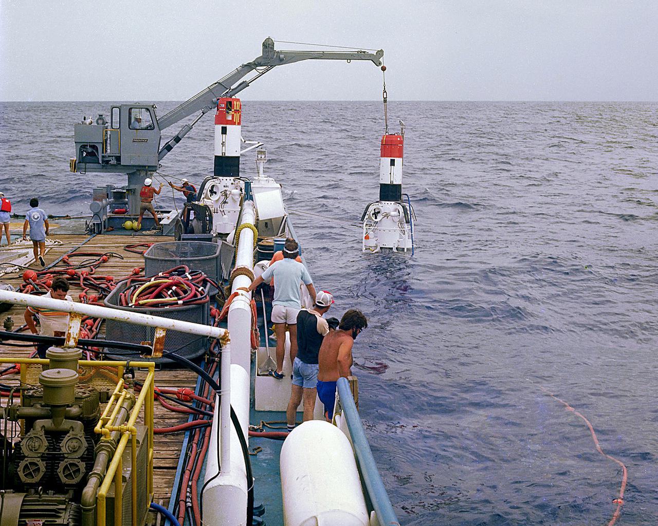 KENNEDY SPACE CENTER, FLA. - Shuttle SRB retrieval acceptance test at sea.