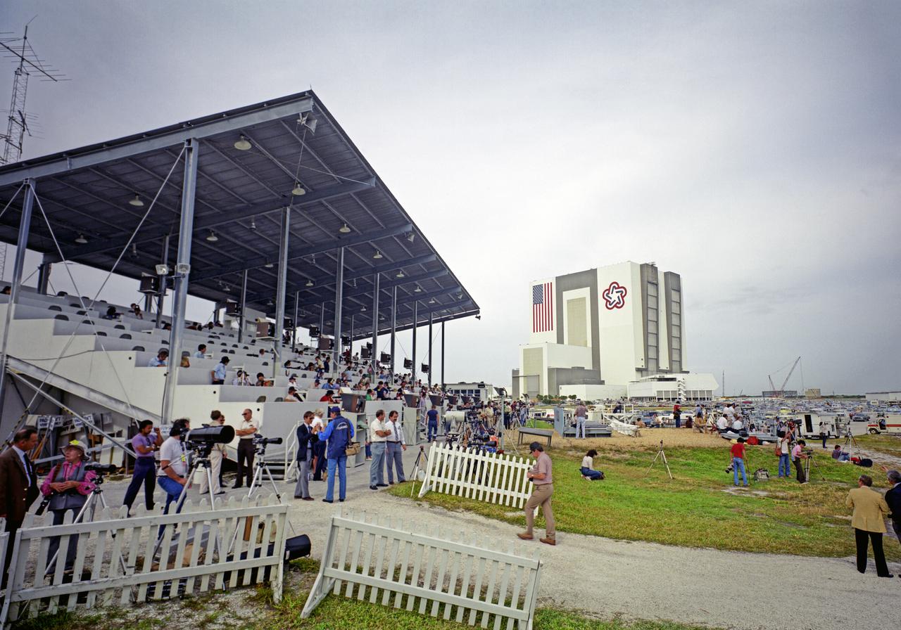 CAPE CANAVERAL, Fla. -- Minutes before STS-9 launch, nearly 1,000 news media representatives gather at the Press Site to prepare for coverage of the launch. Photo credit: NASA