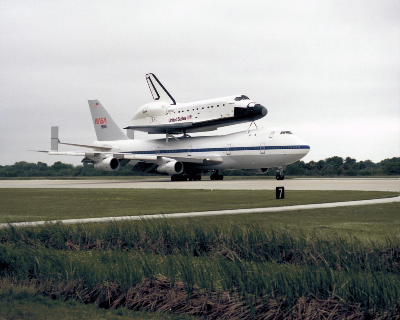 Orbiter Atlantis arrival at SLF.