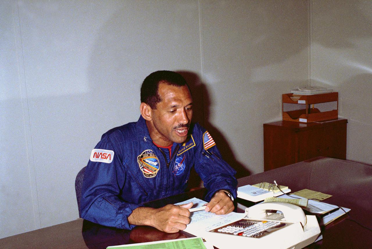 KENNEDY SPACE CENTER, FLA. -- At 1:30 a.m. EST the morning of the scheduled launch of Space Shuttle Mission STS-30 aboard Atlantis, astronaut Charles Bolden receives a call from the Vice President of the United States Dan Quayle.  The Vice President called from the NASA tracking station in Australia while visiting the facility.  STS-30 will launch the Magellan_Venus radar mapper spacecraft on a 15-month journey to Venus.  This is the first U.S. planetary mission in 11 years and the first on Shuttle.