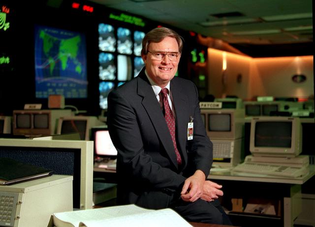 Marshall's sixth Center Director Thomas J. Lee (1989-1994) touring the Payload Operations Control Center (POCC). The Hubble Space Telescope (HST) saw its launch into orbit under the leadership of Dr. Lee's administration.