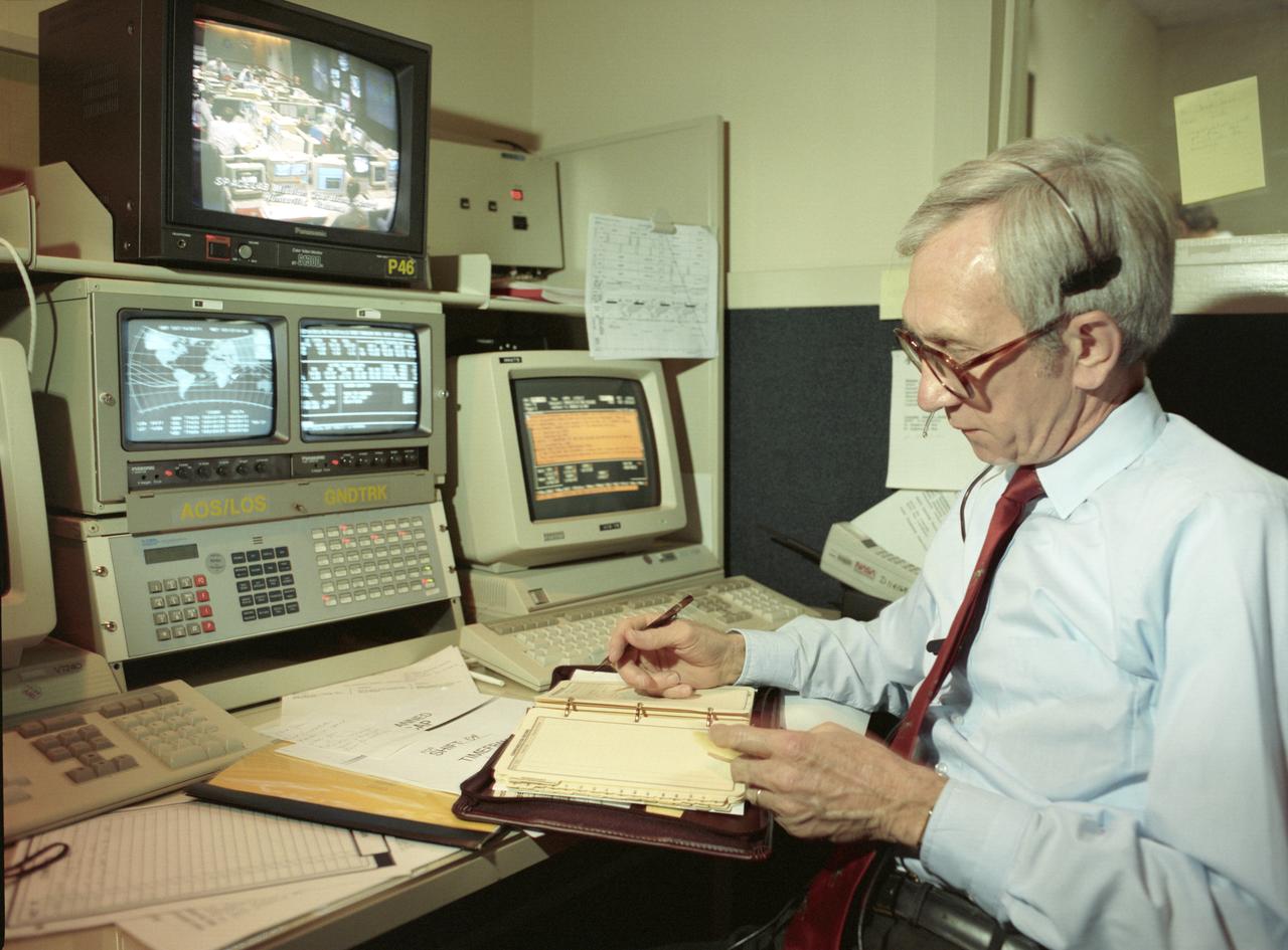 The primary objective of the STS-35 mission was round the clock observation of the celestial sphere in ultraviolet and X-Ray astronomy with the Astro-1 observatory which consisted of four telescopes: the Hopkins Ultraviolet Telescope (HUT); the Wisconsin Ultraviolet Photo-Polarimeter Experiment (WUPPE); the Ultraviolet Imaging Telescope (UIT); and the Broad Band X-Ray Telescope (BBXRT). The Huntsville Operations Support Center (HOSC) Spacelab Payload Operations Control Center (SL POCC) at the Marshall Space Flight Center (MSFC) was the air/ground communication channel used between the astronauts and ground control teams during the Spacelab missions. Teams of controllers and researchers directed on-orbit science operations, sent commands to the spacecraft, received data from experiments aboard the Space Shuttle, adjusted mission schedules to take advantage of unexpected science opportunities or unexpected results, and worked with crew members to resolve problems with their experiments. Pictured is Jack Jones in the Mission Manager Area.