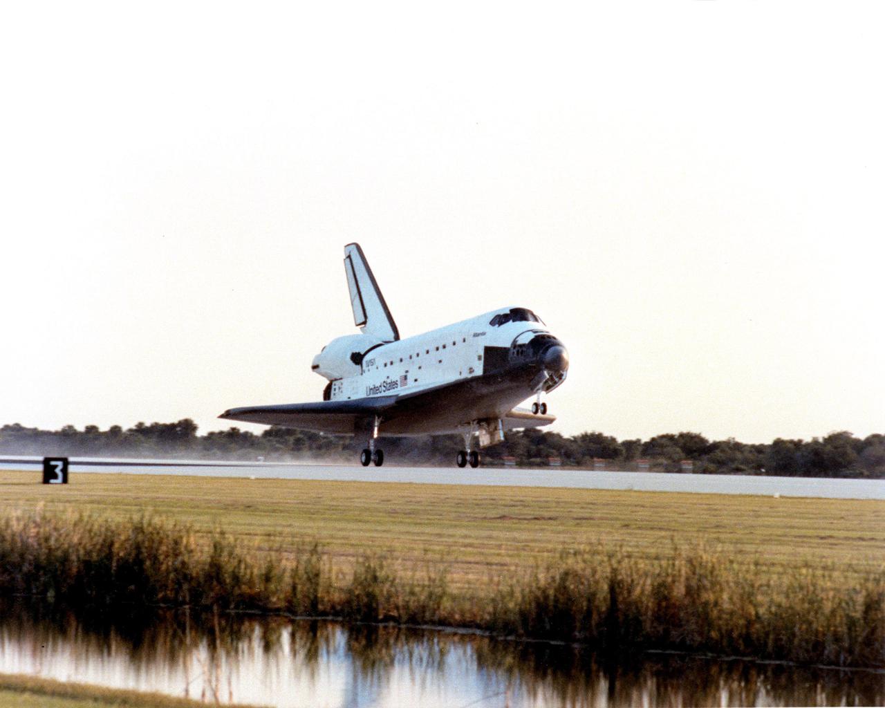 KENNEDY SPACE CENTER, FLA. -- The Shuttle Atlantis and Space Shuttle Mission STS-38 lands at Kennedy Space Center's Shuttle Landing Facility at 4:43 p.m. EST.  This is the first Shuttle landing at KSC since 1985.