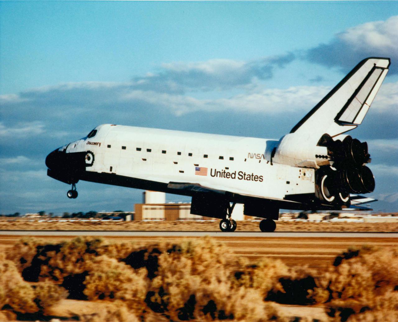 KENNEDY SPACE CENTER, FLA. -- The Space Shuttle Discovery makes a smooth landing on the runway at Edwards Air Force Base to complete a highly successful five-day mission.  It was an Earth-orbital flight during which the Hubble Space Telescope was sent toward its 15-year mission.  Landing was completed at 6:51 a.m. (PDT), April 29, 1990.  Inside the spacecraft for STS-31 were Astronauts Loren J. Shriver, Charles F. Bolden, Bruce McCandless II, Kathryn D. Sullivan and Steven A. Hawley.