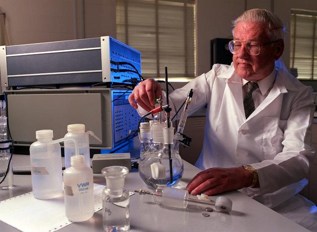 Marshall researcher studies hydrogen diffusion and corrosion effects on metals.