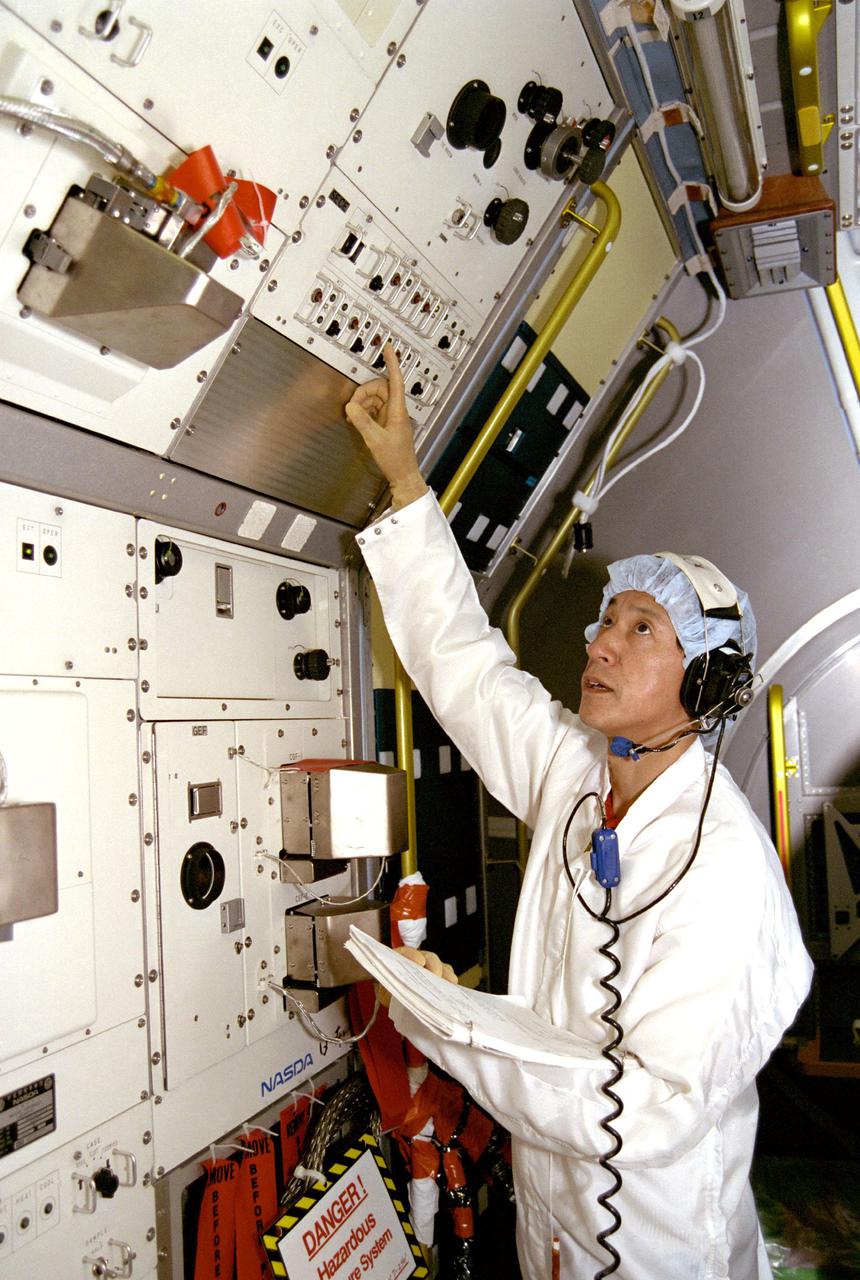 KENNEDY SPACE CENTER, FLA. -- In the Operations and Checkout Building high bay, STS-47 Payload Specialist Dr. Mamoru Mohri is participating in a Mission Sequence Test of the Spacelab-J (SL-J).  Also on hand for the test of planned on-orbit activities were Payload Commander Mark Lee and other members of the payload team.  Spacelab-J is a joint effort between the Japanese space agency NASDA and NASA, and features an array of 44 life science and materials processing investigations.  Dr. Mohri, a payload specialist, will become the first Japanese to fly on the Shuttle.