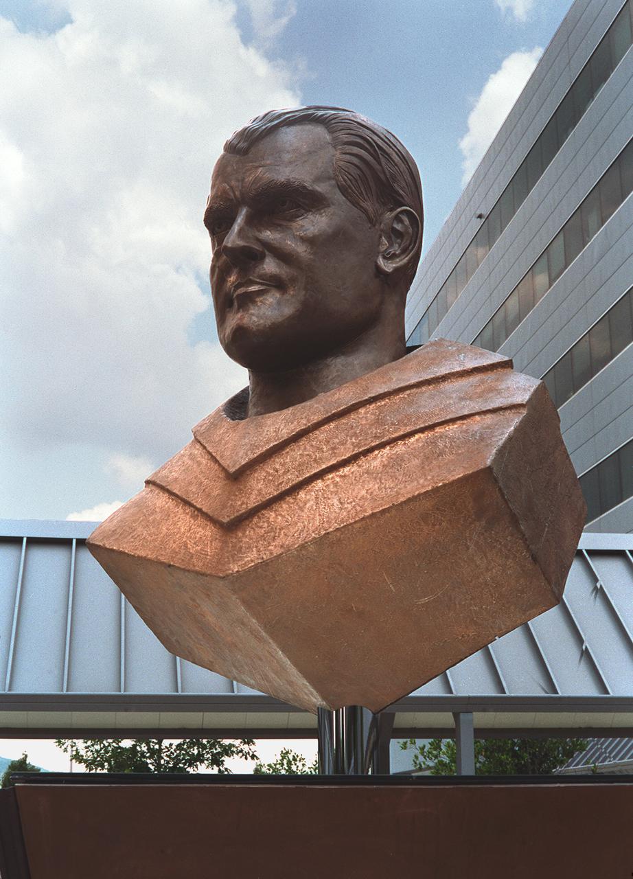 In a ceremony honoring Dr. Wernher von Braun, who served as Marshall Space Flight Center Director from 1960 to 1970, Marshall officials renamed the 4200 Building Complex as the Wernher von Braun Office Complex and unveiled a bust of the former director. This photograph is a close-up of the bust in the courtyard. The sculptor of the bust is a MSFC employee, Jack Hood. 
