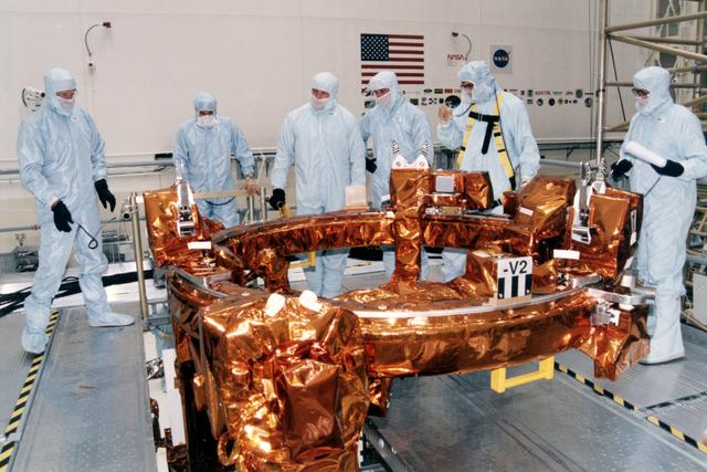 NASA image: STS-82 Discovery crew familiarize themselves with hardware for flight