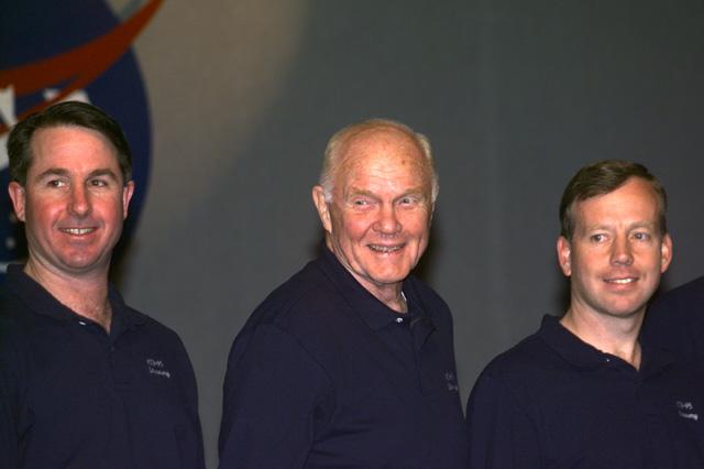98-E-01301 (20 Feb. 1998) --- Three members of the just-announced STS-95 crew pose for photographers following a press conference at the Johnson Space Center (JSC). Left to right are Stephen K. Robinson, mission specialist; Senator John H. Glenn Jr.(D., Ohio), payload specialist;and Steven W. Lindsey, pilot.